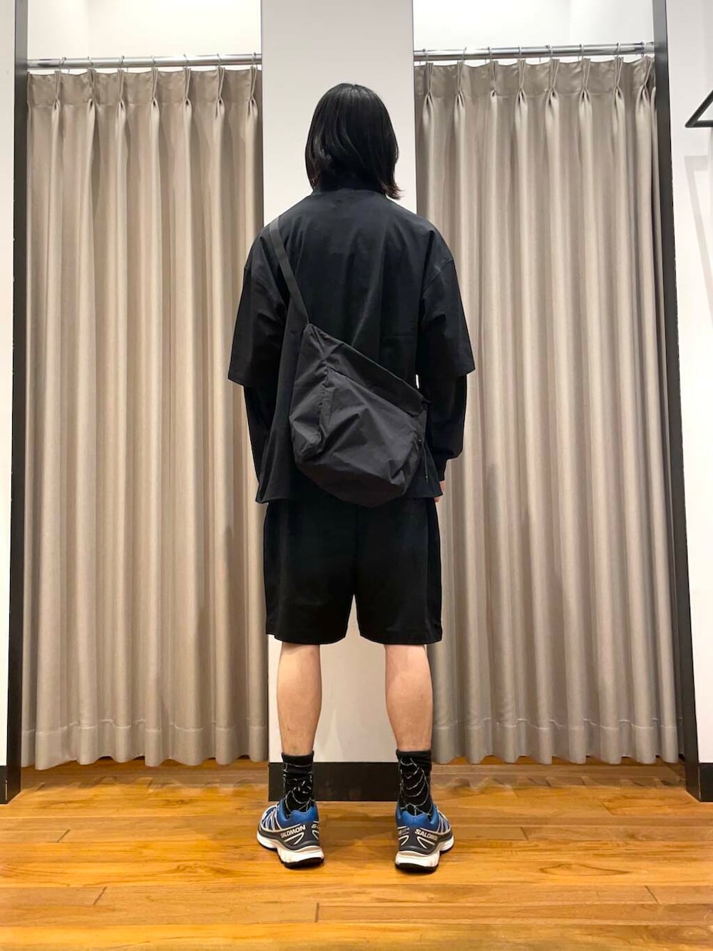 「アーバンリサーチ、URBANRESEARCH、newarrival、salomon、widedad」|「SALOMONのSALOMON XT-6(スニーカー、ブルー系)」を使った、RYOさん(メンズ・175cm)の春コーディネートの2枚目の写真