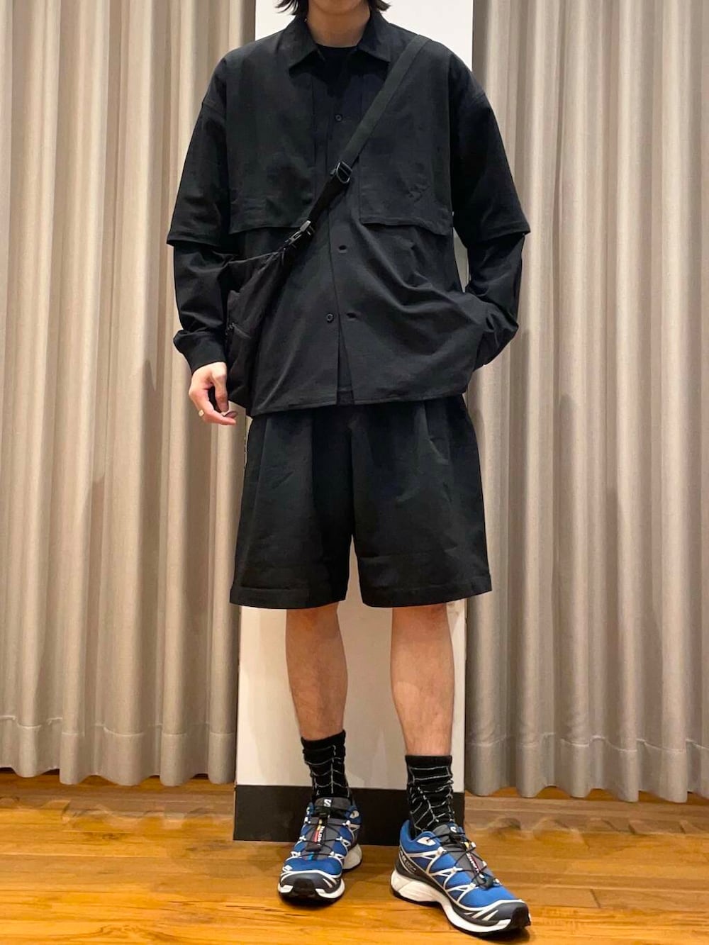 「アーバンリサーチ、URBANRESEARCH、newarrival、salomon、widedad」|「SALOMONのSALOMON XT-6(スニーカー、ブルー系)」を使った、RYOさん(メンズ・175cm)の春コーディネートの3枚目の写真
