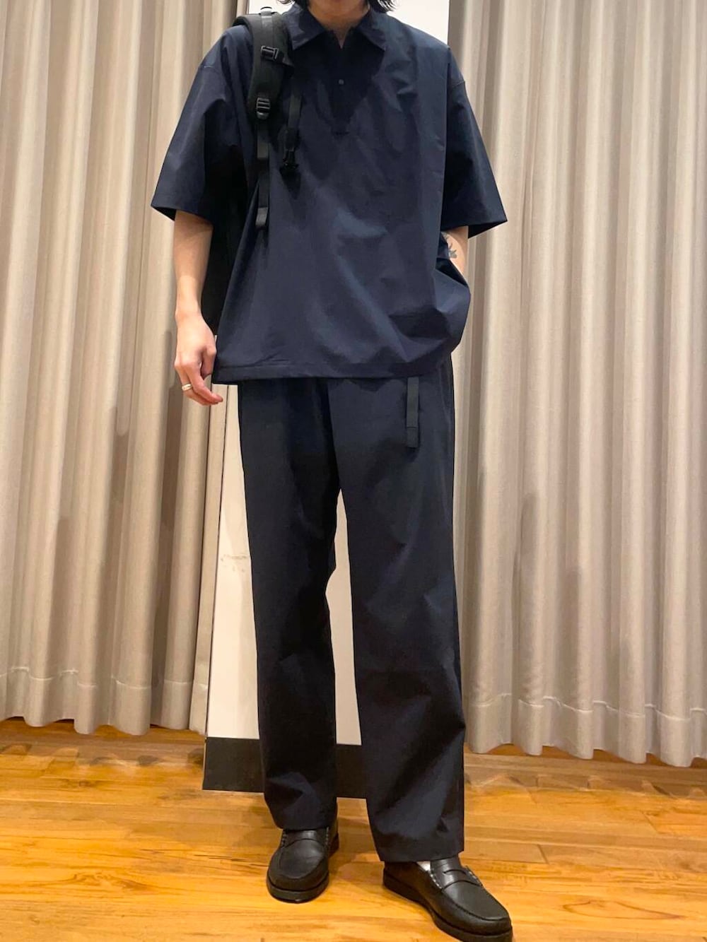 「アーバンリサーチ、別注、URBANRESEARCH、グラミチ、newarrival、solotex」｜「Gramicciの『別注』Gramicci　SOLOTEXストレッチタックパンツ（その他パンツ、ブルー系）」を使った、RYOさん（メンズ・175cm）の春コーディネートの3枚目の写真
