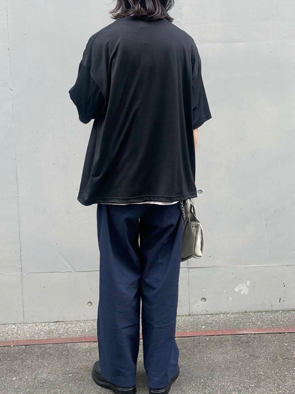 「アーバンリサーチ、URBANRESEARCH、きれいめtシャツ、newbasic」｜「URBAN RESEARCHのJalan Sriwijaya　ガルーダ（ローファー、ブラック系）」を使った、RYOさん（メンズ・175cm）の夏コーディネートの4枚目の写真