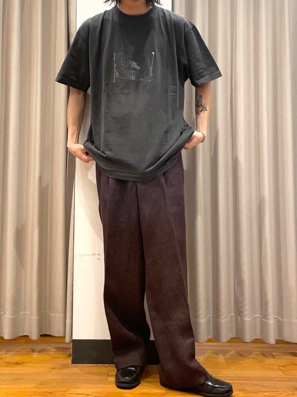 「アーバンリサーチ、URBANRESEARCH、newarrival」｜「URBAN RESEARCHのnew basic　リネンタックスラックス（その他パンツ、ブラウン系）」を使った、RYOさん（メンズ・175cm）の春コーディネートの3枚目の写真