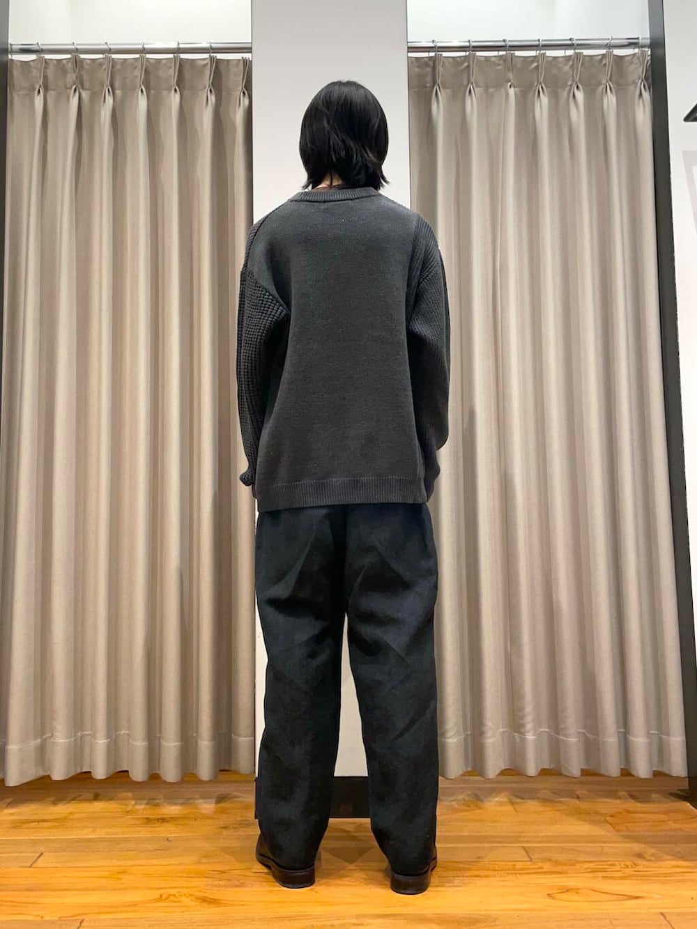 「アーバンリサーチ、ニット、URBANRESEARCH、newarrival」｜「KLEMANのKLEMAN　DALIOR（ローファー、ブラック系）」を使った、RYOさん（メンズ・175cm）の冬コーディネートの2枚目の写真
