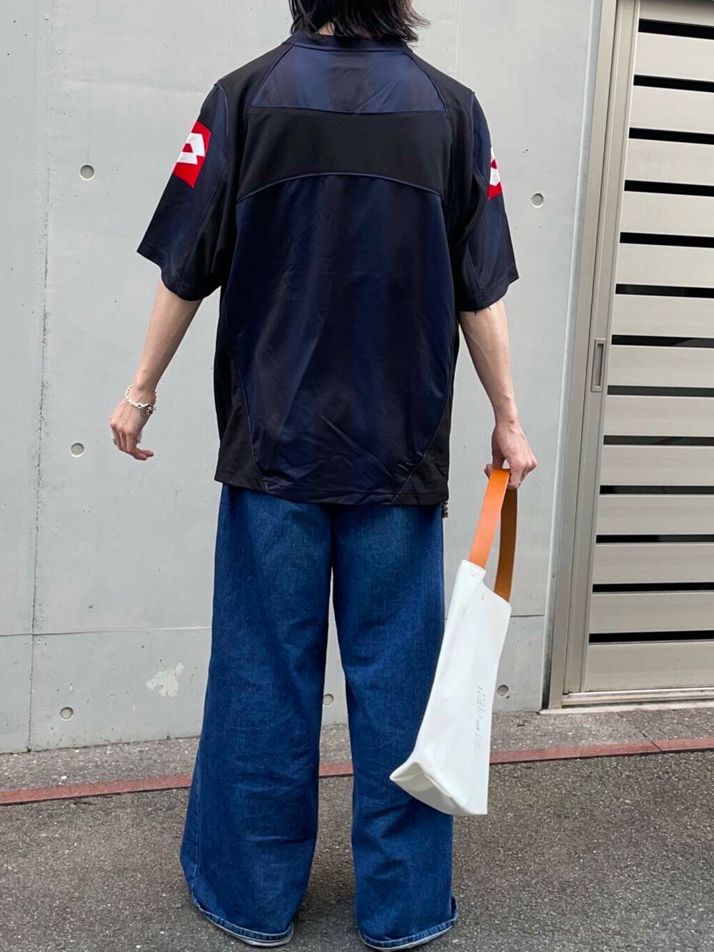 「アーバンリサーチ、URBANRESEARCH、newarrival、lotto」｜「LOTTOのLOTTO　STRIPE GAME SHIRTS（Tシャツ/カットソー、ブラック系）」を使った、RYOさん（メンズ・175cm）の春コーディネートの4枚目の写真