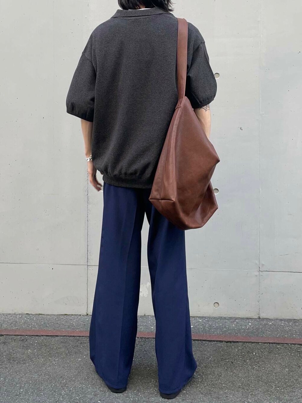 「アーバンリサーチ、URBANRESEARCH、newarrival、newbasic」｜「MASTER&CoのMASTER&Co.　GOAT LEATHER TOTE BAG（トートバッグ、ブラウン系）」を使った、RYOさん（メンズ・175cm）の春コーディネートの4枚目の写真