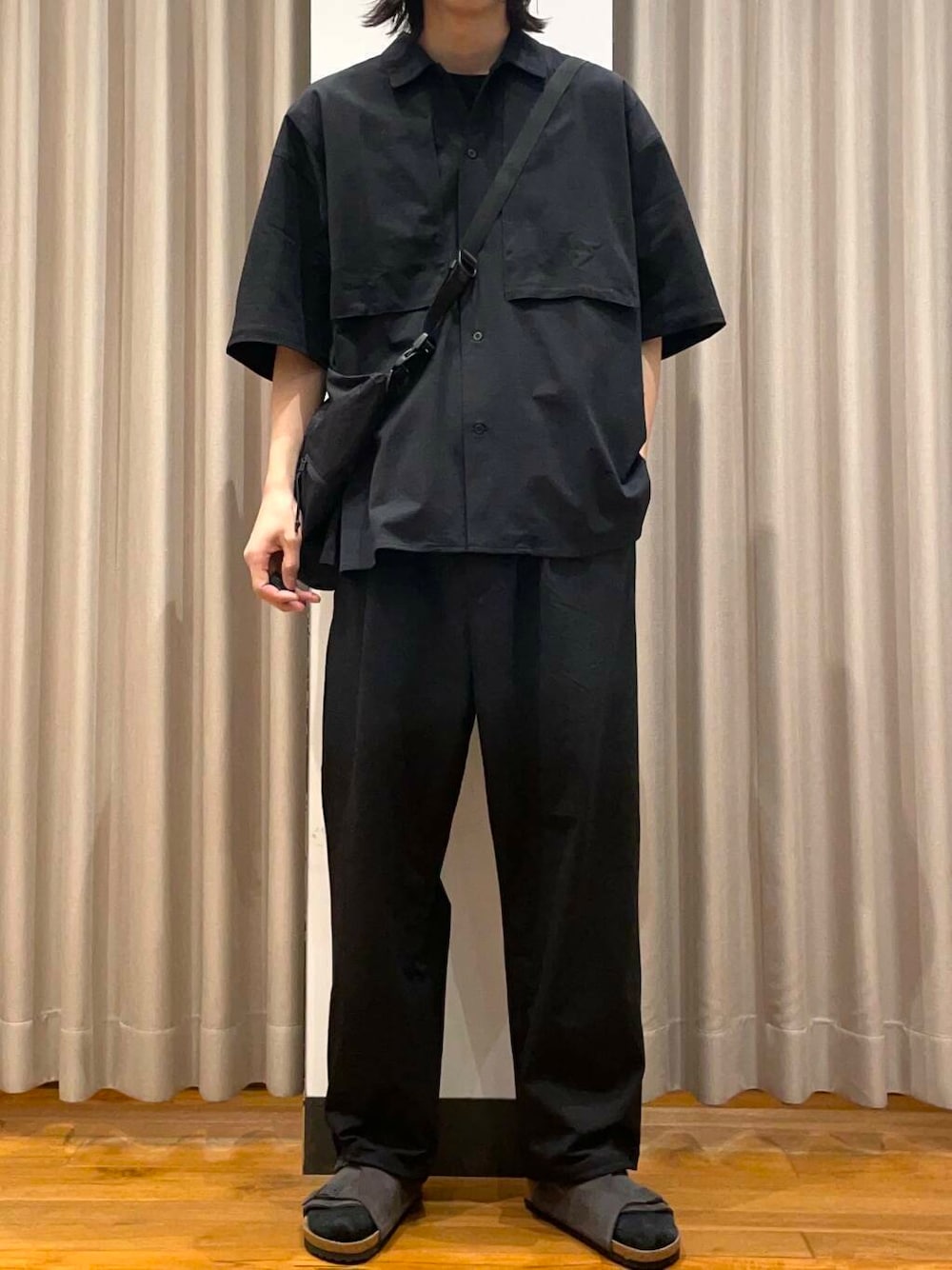 「アーバンリサーチ、URBANRESEARCH、newarrival、初夏のお出かけコーデ、widedad」|「BIRKENSTOCKのBIRKENSTOCK Exclusive Zurich(Narrow)(サンダル、グレー系)」を使った、RYOさん(メンズ・175cm)の春コーディネートの3枚目の写真