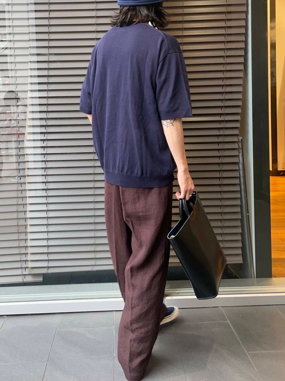 「アーバンリサーチ、URBANRESEARCH、newarrival、newbasic、初夏パンツ」｜「PIENIのPIENI　BAKETU L（ショルダーバッグ、ブラック系）」を使った、RYOさん（メンズ・175cm）の夏コーディネートの4枚目の写真