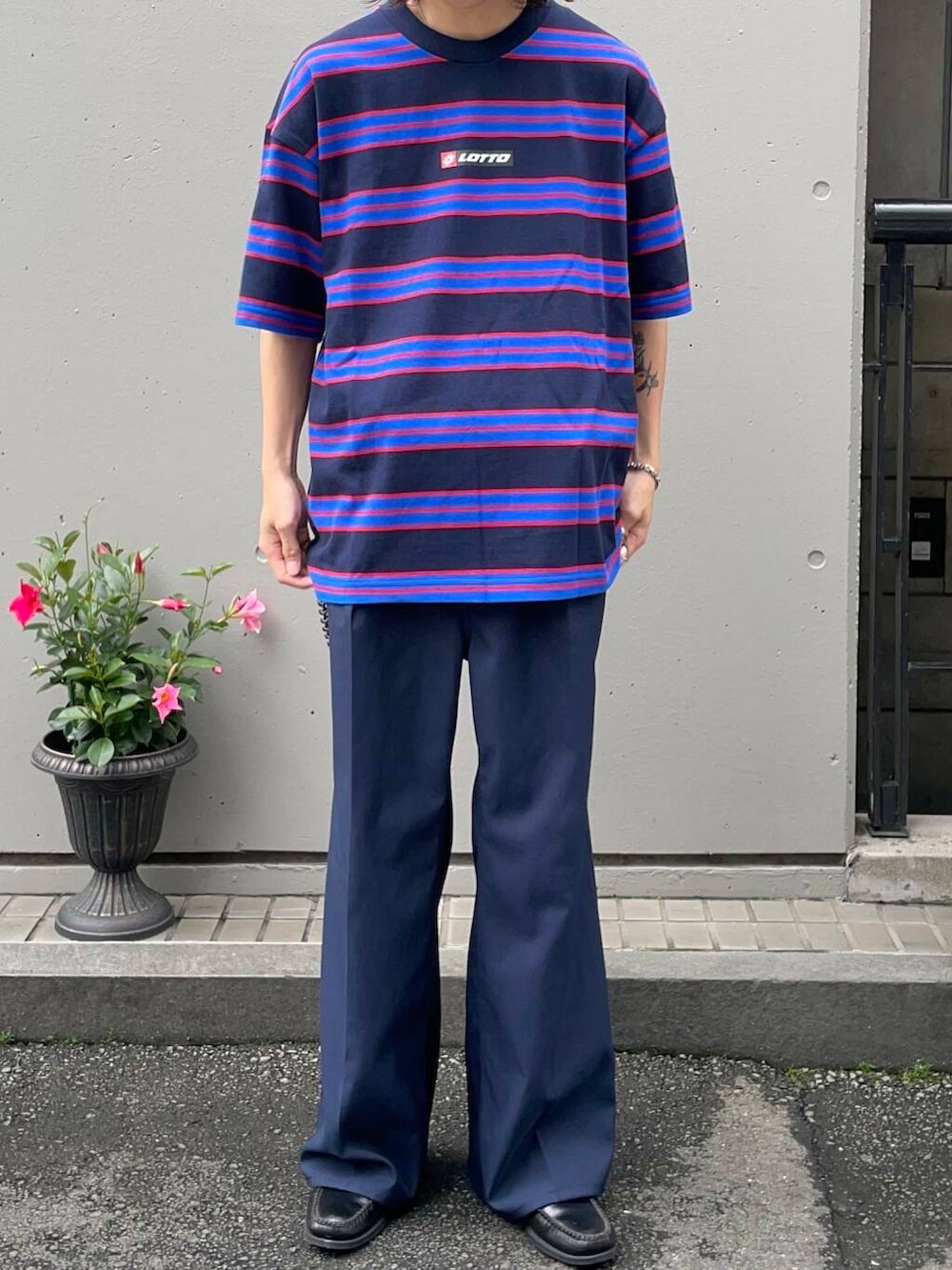 「アーバンリサーチ、URBANRESEARCH、newarrival、lotto、一枚で決まるtシャツ」｜「LOTTOのLOTTO　MULTI BORDER T-SHIRTS（Tシャツ/カットソー、ブルー系）」を使った、RYOさん（メンズ・175cm）の夏コーディネートの3枚目の写真