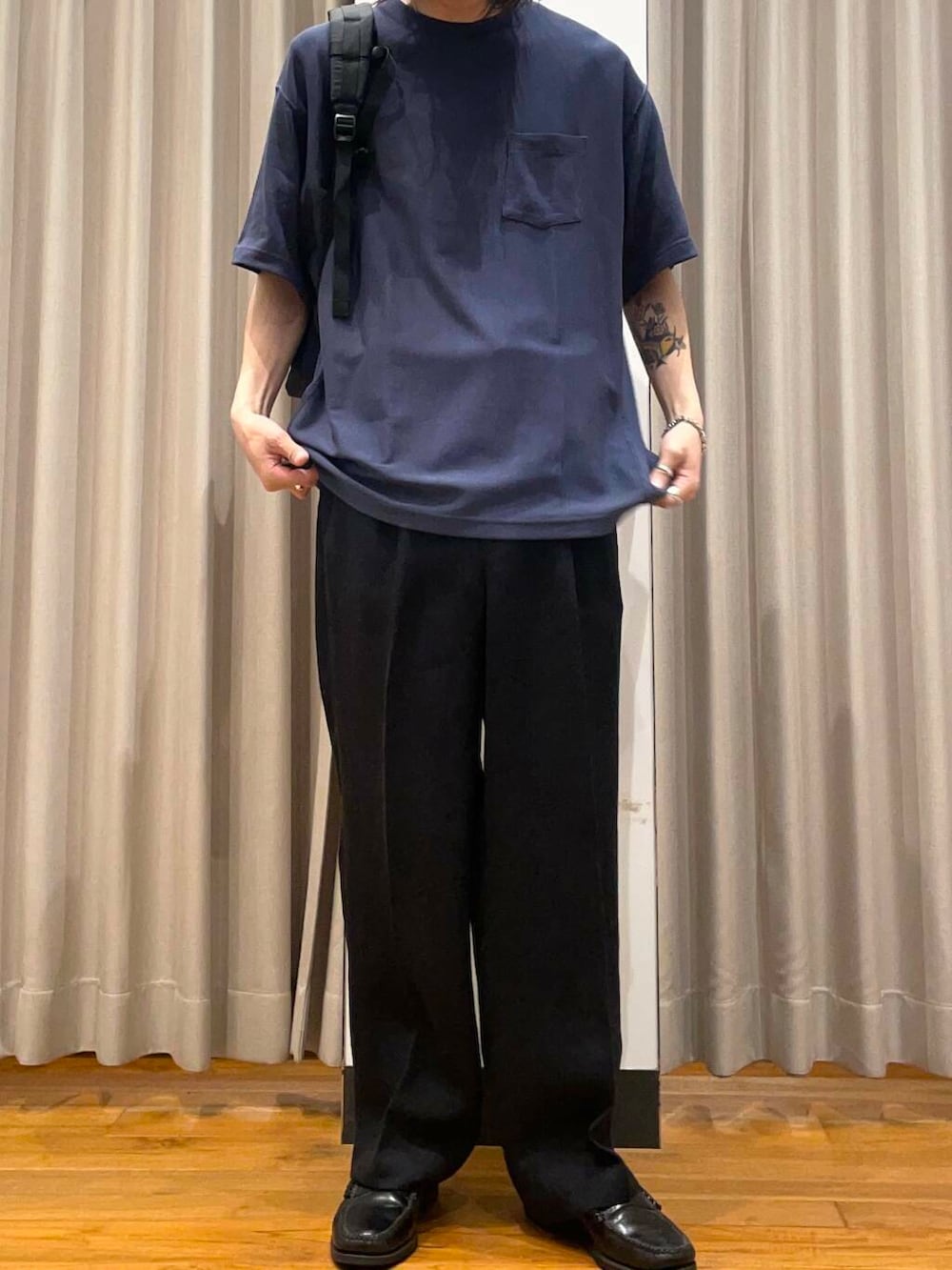 「アーバンリサーチ、URBANRESEARCH、champion、newarrival、URBS」｜「GREGORYのGREGORY　イージーピージーデイ（バックパック/リュック、ブラック系）」を使った、RYOさん（メンズ・175cm）の春コーディネートの3枚目の写真