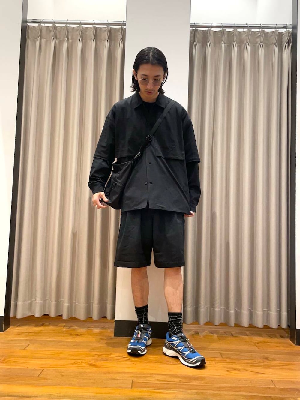 「アーバンリサーチ、URBANRESEARCH、newarrival、salomon、widedad」|「SALOMONのSALOMON XT-6(スニーカー、ブルー系)」を使った、RYOさん(メンズ・175cm)の春コーディネートの5枚目の写真
