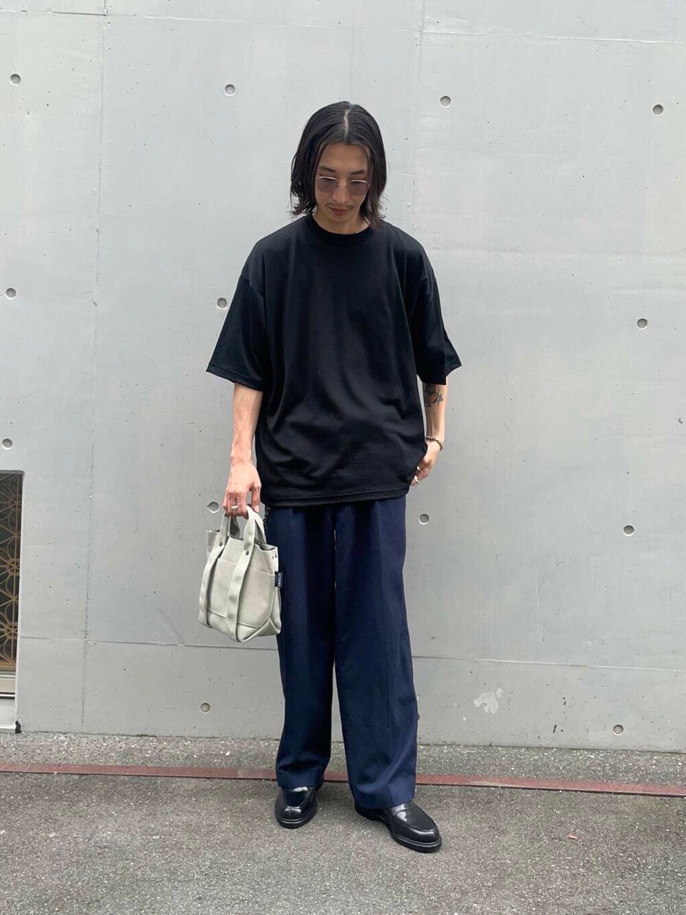 「アーバンリサーチ、URBANRESEARCH、きれいめtシャツ、newbasic」｜「URBAN RESEARCHのJalan Sriwijaya　ガルーダ（ローファー、ブラック系）」を使った、RYOさん（メンズ・175cm）の夏コーディネートの5枚目の写真