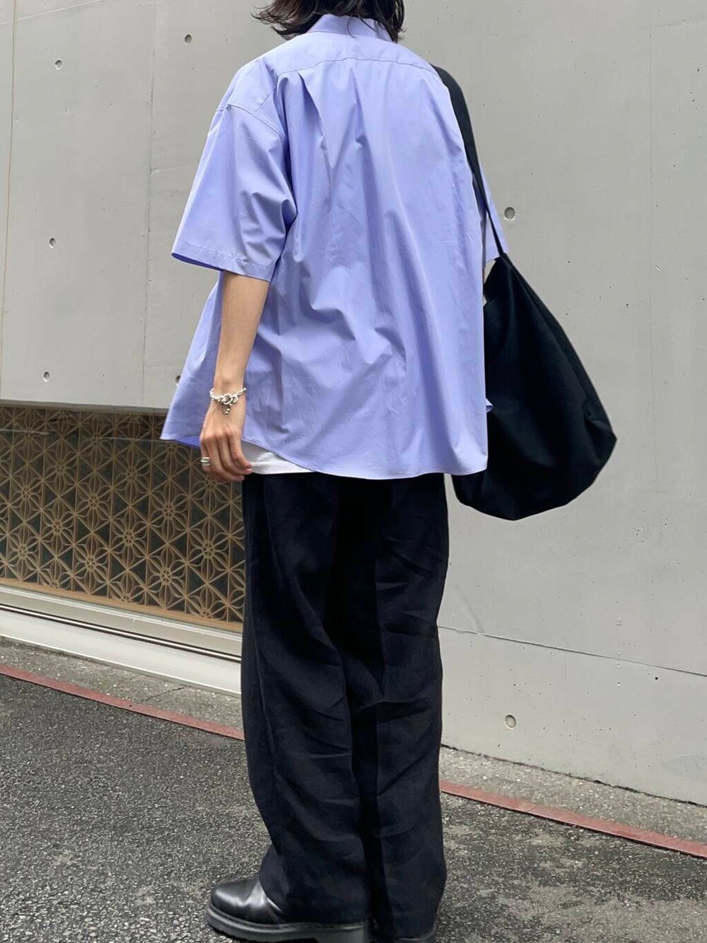 「アーバンリサーチ、URBANRESEARCH、リネン、きれいめtシャツ、newbasic」｜「URBAN RESEARCHのnew basic　THOMAS MASON SHORT-SLEEVE OVER SHIRTS（シャツ/ブラウス、ブルー系）」を使った、RYOさん（メンズ・175cm）の夏コーディネートの4枚目の写真