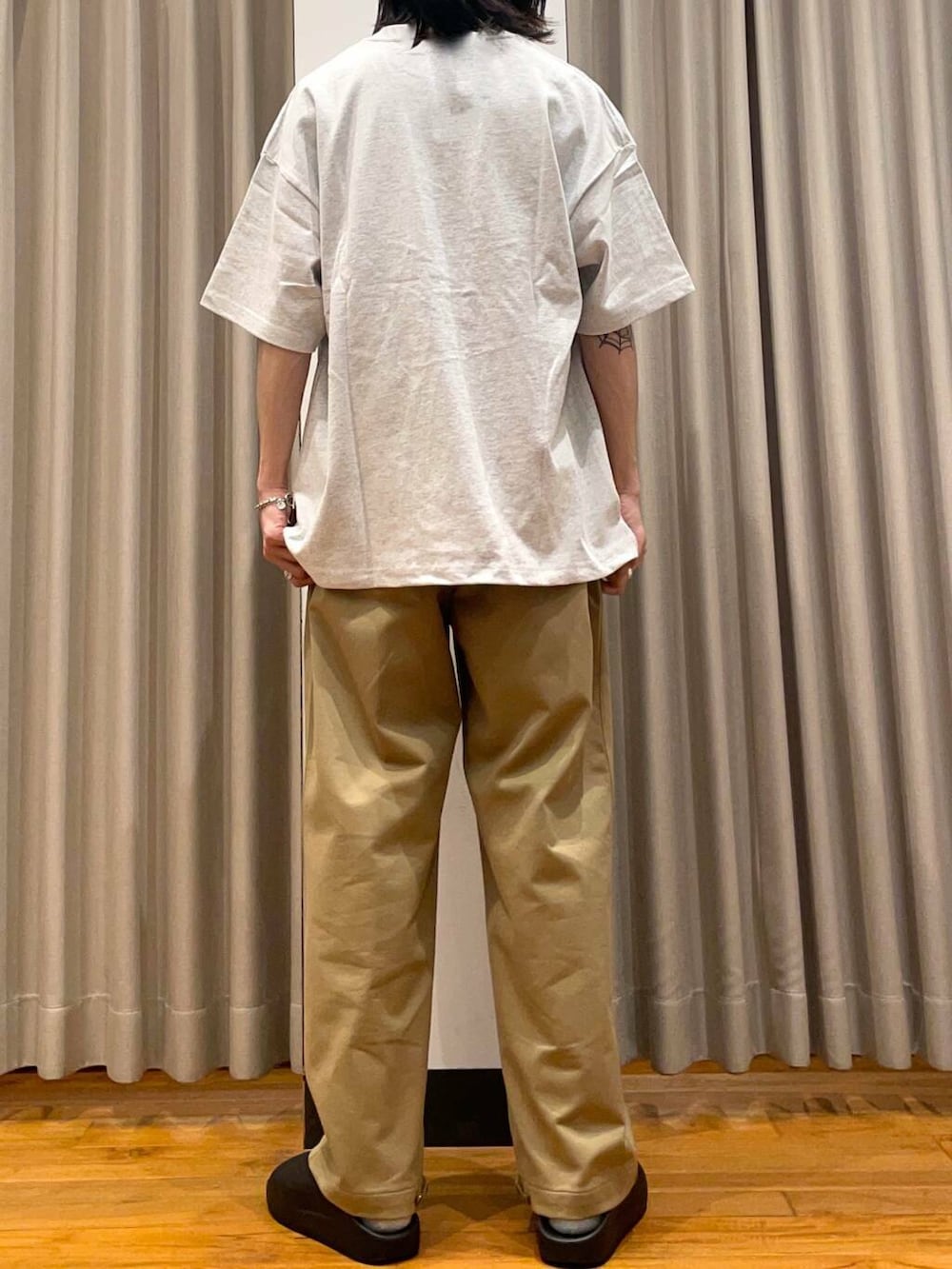 「アーバンリサーチ、URBANRESEARCH、ggg、lotto」｜「LOTTOのLOTTO　WINDMILL LOGO T-SHIRTS（Tシャツ/カットソー、グレー系）」を使った、RYOさん（メンズ・175cm）の春コーディネートの4枚目の写真