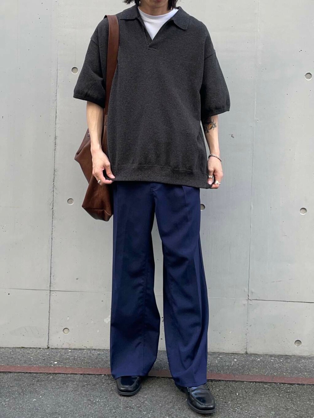 「アーバンリサーチ、URBANRESEARCH、newarrival、newbasic」｜「MASTER&CoのMASTER&Co.　GOAT LEATHER TOTE BAG（トートバッグ、ブラウン系）」を使った、RYOさん（メンズ・175cm）の春コーディネートの3枚目の写真