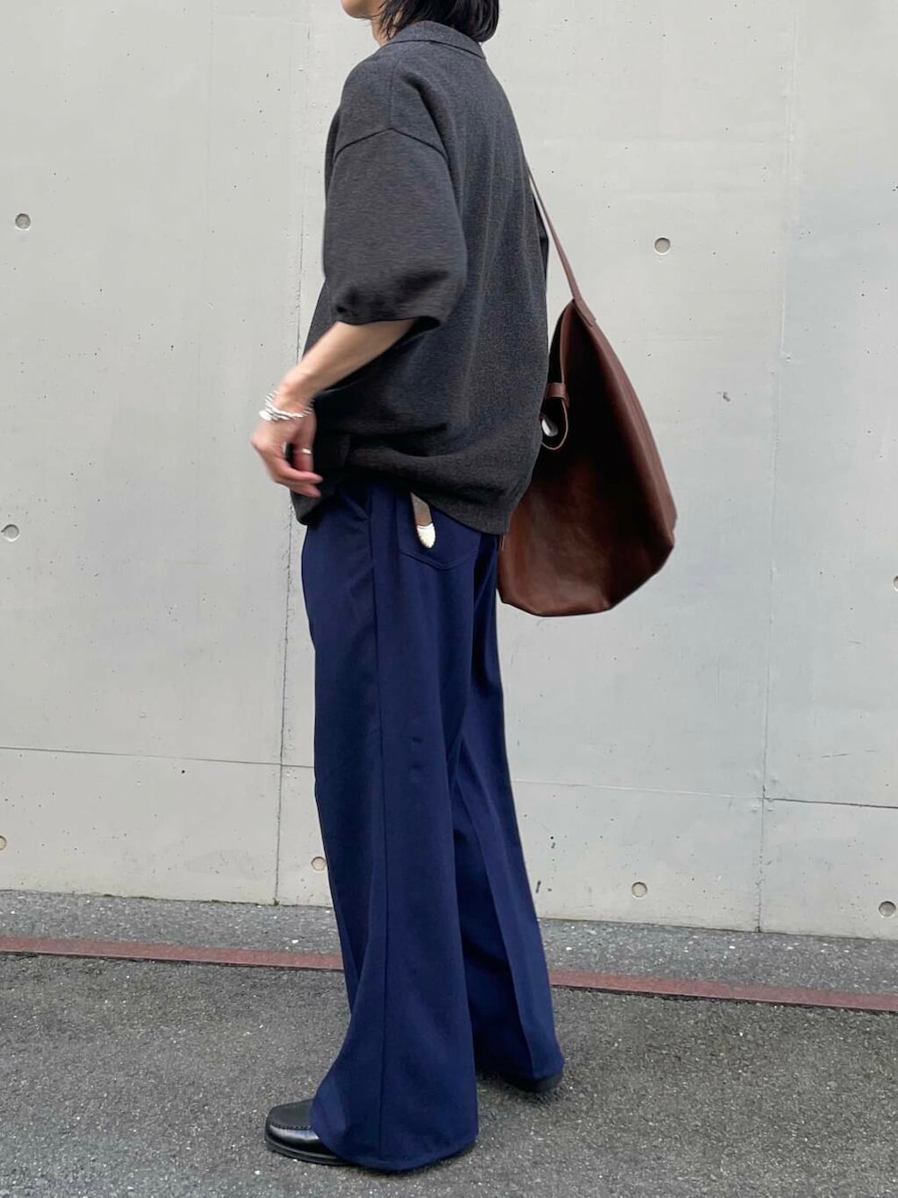 「アーバンリサーチ、URBANRESEARCH、newarrival、newbasic」｜「MASTER&CoのMASTER&Co.　GOAT LEATHER TOTE BAG（トートバッグ、ブラウン系）」を使った、RYOさん（メンズ・175cm）の春コーディネートの5枚目の写真