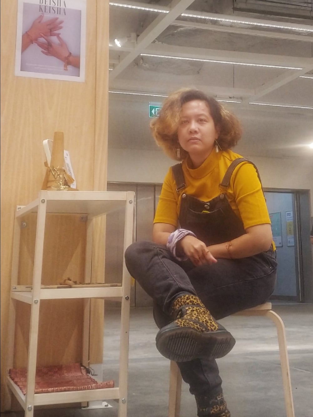 その他のブーツ、ブラック系のつなぎ/オールインワンを着用したレディースの春コーディネートの2枚目の写真