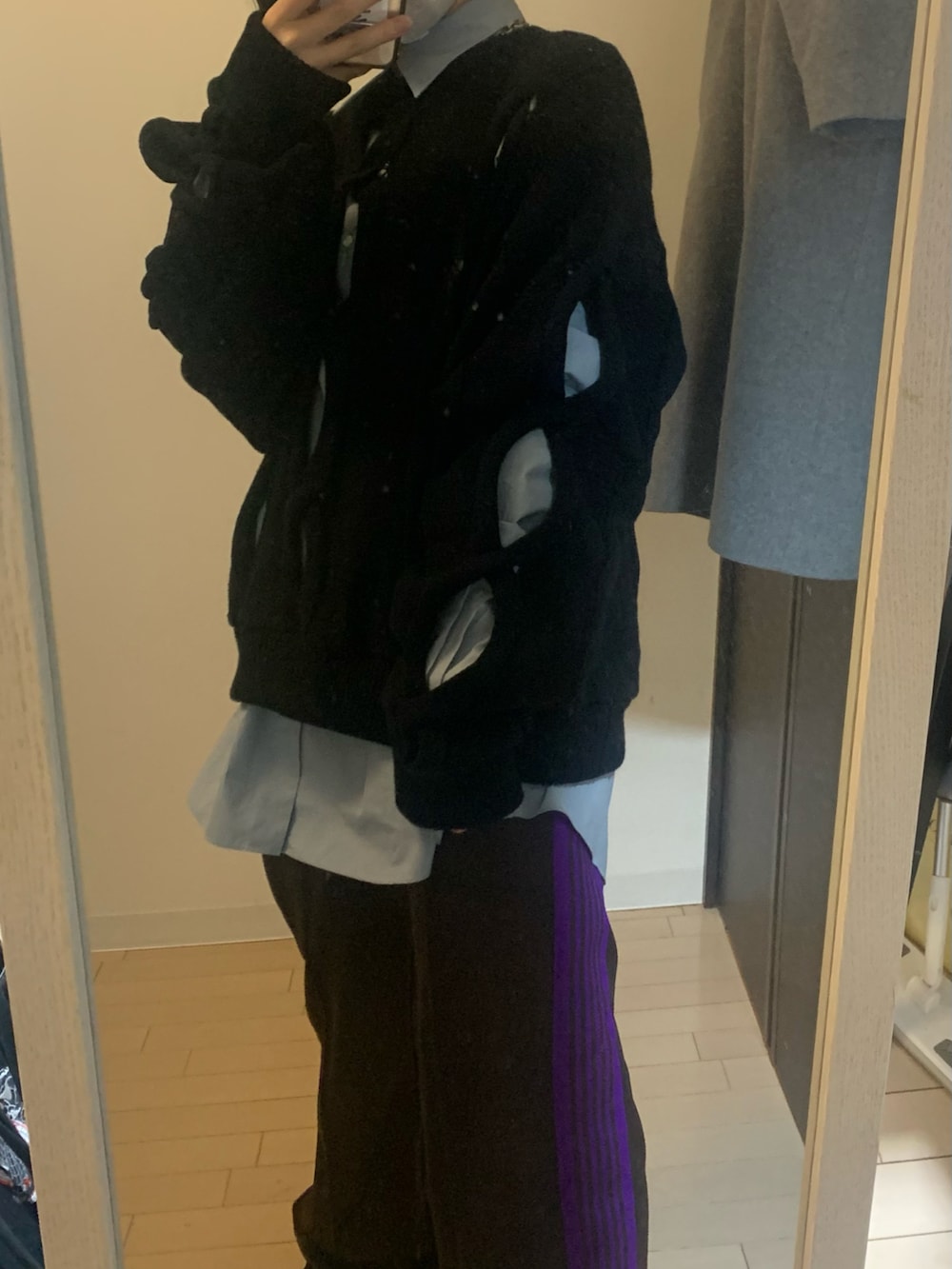 「冬服、休日スタイル、カジュアルコーデ、オトナ女子、ゆったりコーデ、MUKAI、marka、NEEDLES、秋冬コーデ、お洒落さんとつながりたい、低身長コーデ、トラックパンツ、カジュアルスタイル、オトナカジュアル、STUDIOUS」｜「MUKAIのCABLE KNIT（ニット/セーター、ブラック系）」を使った、わたしさん（レディース・155cm）の冬コーディネートの3枚目の写真