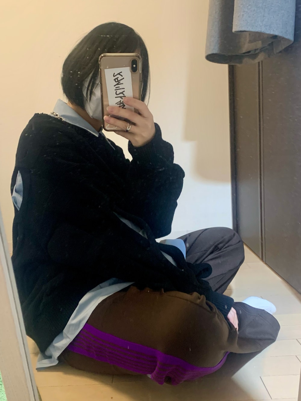「冬服、休日スタイル、カジュアルコーデ、オトナ女子、ゆったりコーデ、MUKAI、marka、NEEDLES、秋冬コーデ、お洒落さんとつながりたい、低身長コーデ、トラックパンツ、カジュアルスタイル、オトナカジュアル、STUDIOUS」｜「MUKAIのCABLE KNIT（ニット/セーター、ブラック系）」を使った、わたしさん（レディース・155cm）の冬コーディネートの4枚目の写真