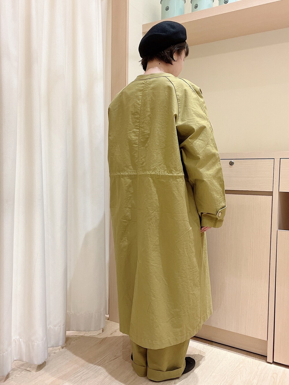 「sm2rhythm、サマンサモスモスリズム、セットアップ、セットアップスタイル、春アウター、バルーンパンツ、イエロー、春服、カジュアルコーデ、大人カジュアル、低身長コーデ、おしゃれさんと繋がりたい」｜「sm2rhythmのスタンドカラーコート（その他アウター、イエロー系）」を使った、orinaさん（レディース・153cm）の春コーディネートの3枚目の写真