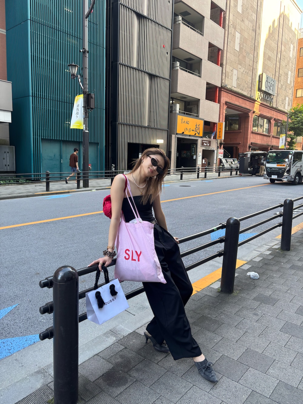 「ブラックコーデ、UNIQLO、GU、laguagem、夏コーデ」｜「UNIQLOのアイテム（チューブトップ、ブラック系）」を使った、ERIKAさん（レディース・168cm）の夏コーディネートの4枚目の写真
