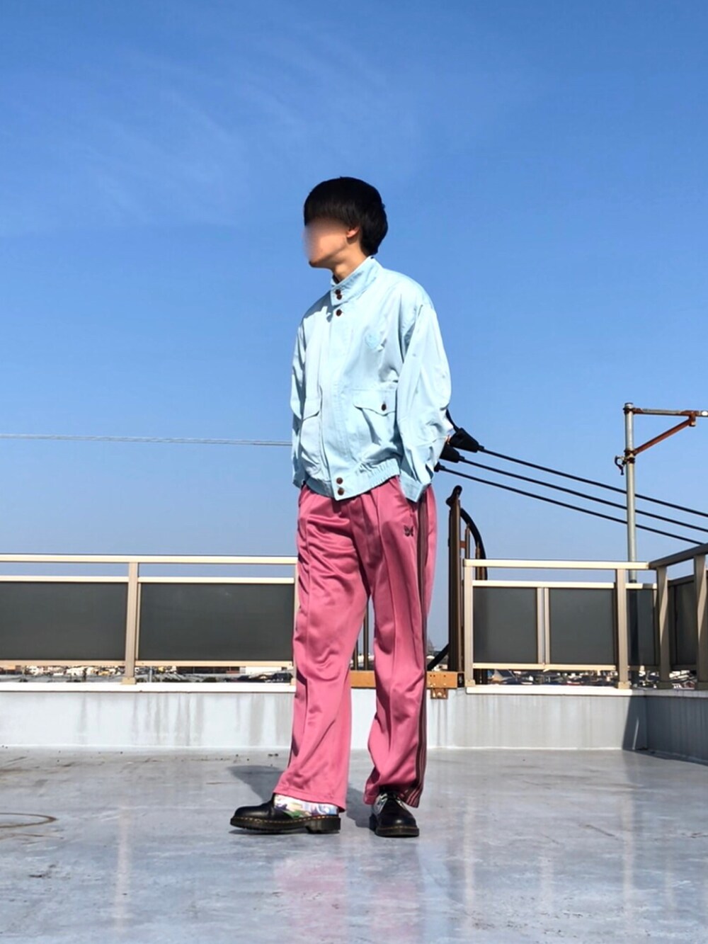 ピンク系のアイテムを使った「needles トラックパンツ」の人気