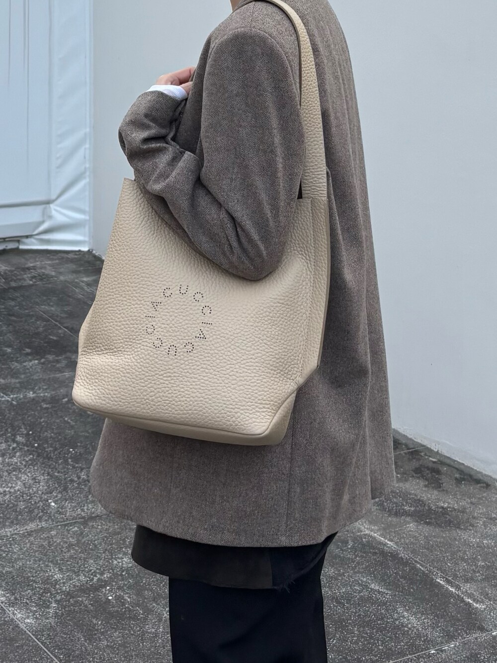 yokyok0103さんの「グッシオ ワンハンドルトート ALCE（IACUCCI）」を使ったコーディネートの4枚目の写真