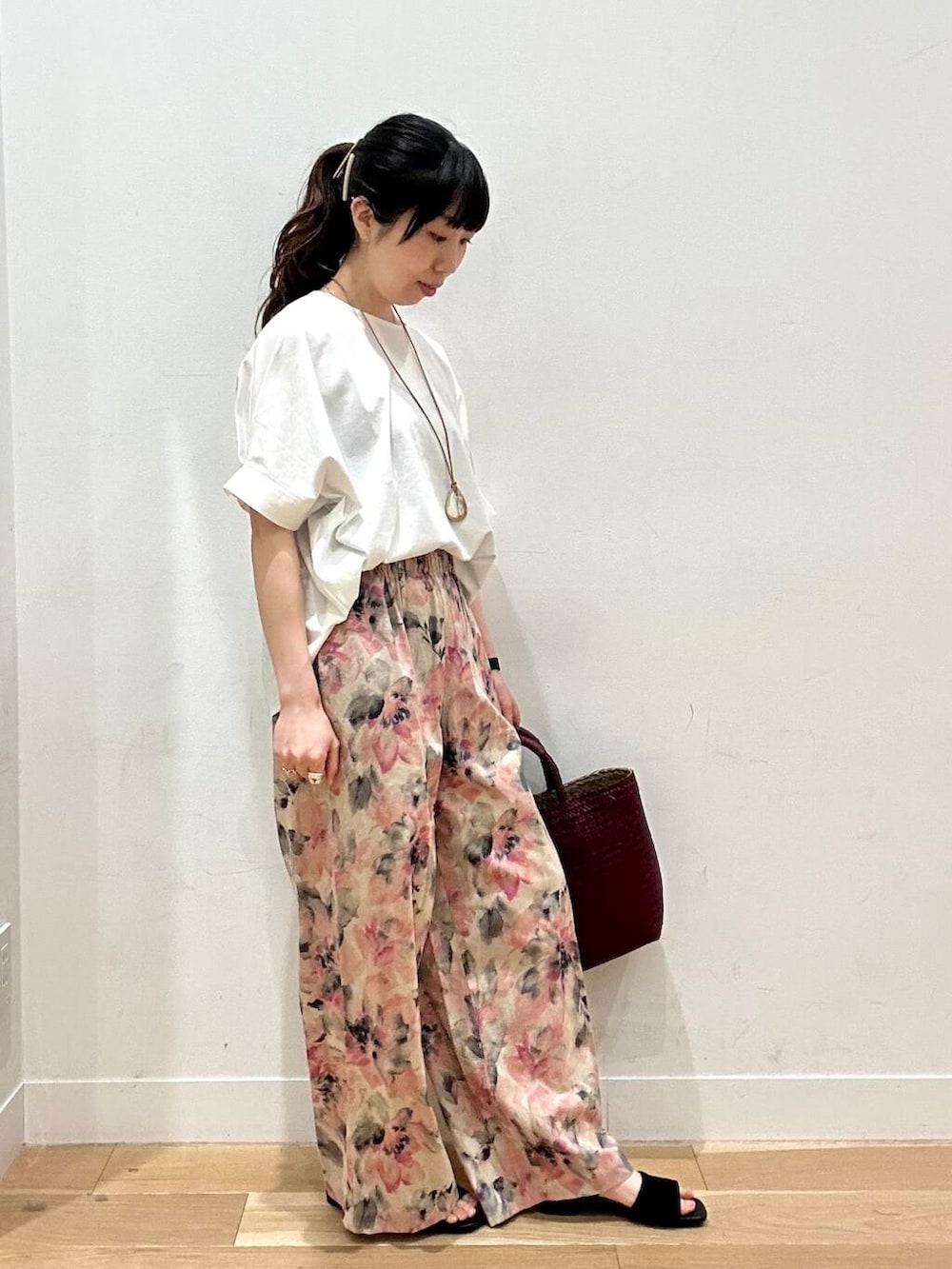 kco_doorsさんの「バッファローホーンネックレス（URBAN RESEARCH DOORS）」を使ったコーディネートの2枚目の写真