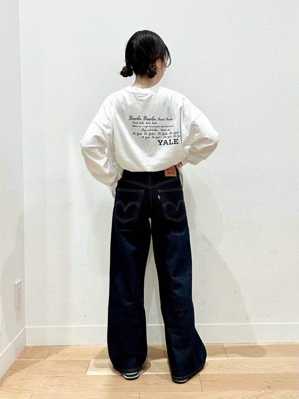 「スニーカーコーデ、春アウター、newarrival、デニムコーデ、アクティブコーデ、doors、30代、カジュアルスタイル、ボーイッシュ、ロンtコーデ、骨格ウェーブ、リュックコーデ、スタッフのこれ買いました、ウェーブ×低身長、ウェーブ×カジュアル」｜「EKALの『吸水速乾/イージーケア』coolmax chino ショートカバーオールジャケット（カバーオール、ベージュ系）」を使った、kco_doorsさん（レディース・158cm）の冬コーディネートの4枚目の写真