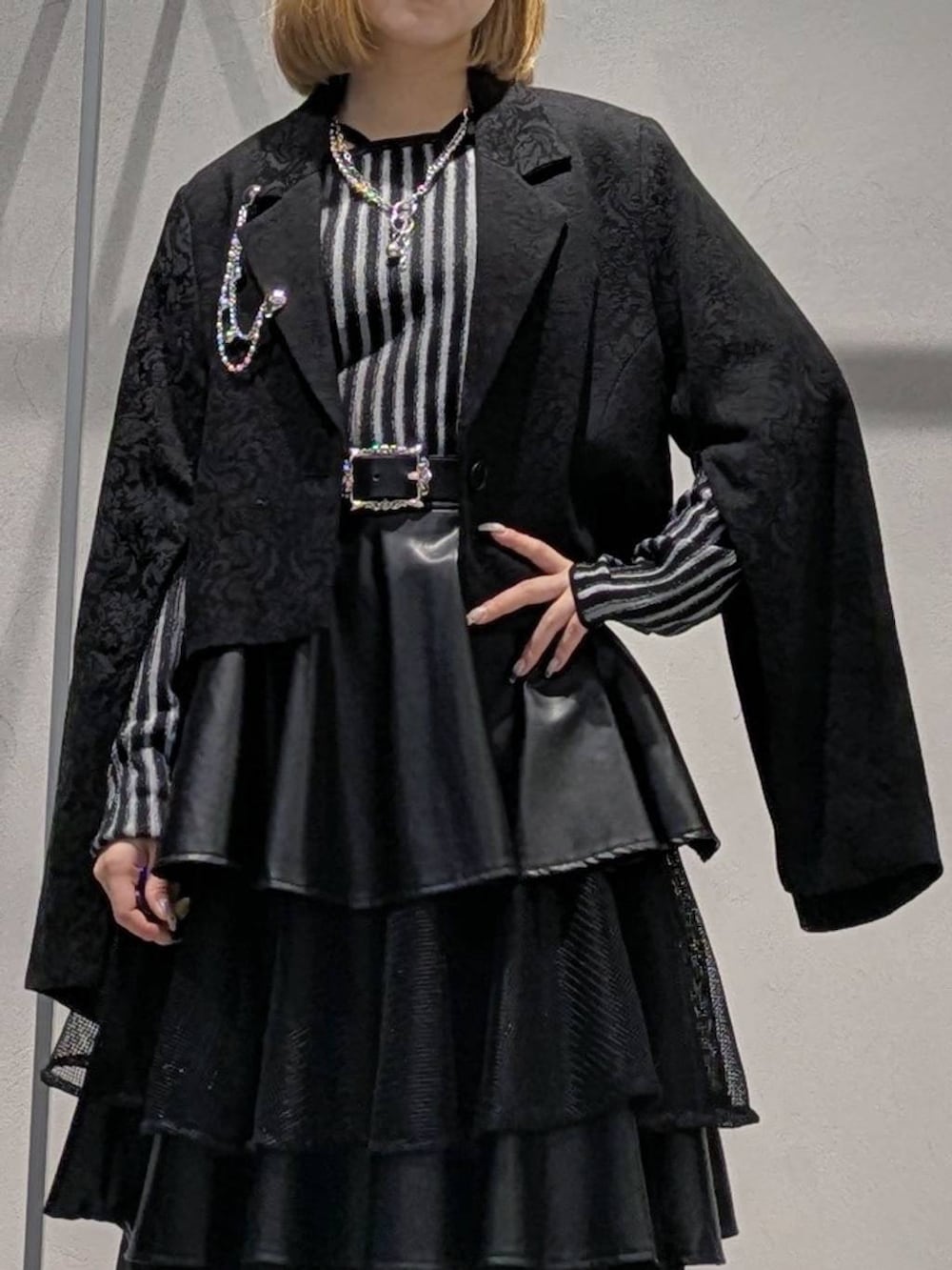 「低身長、女子ウケ、モード、デート/ロマンティック、骨格ウェーブ、個性派、モテ、ベーシック/シンプル、きれいめ、HARE、秋コーデ、秋冬新作、秋服準備はじめました、ジャケット、ジャケットスタイル」｜「HAREのデザインラペルクリップ(HARE)（ブローチ/コサージュ、シルバー系）」を使った、natsuki_s2さん（レディース・153cm）の秋コーディネートの2枚目の写真