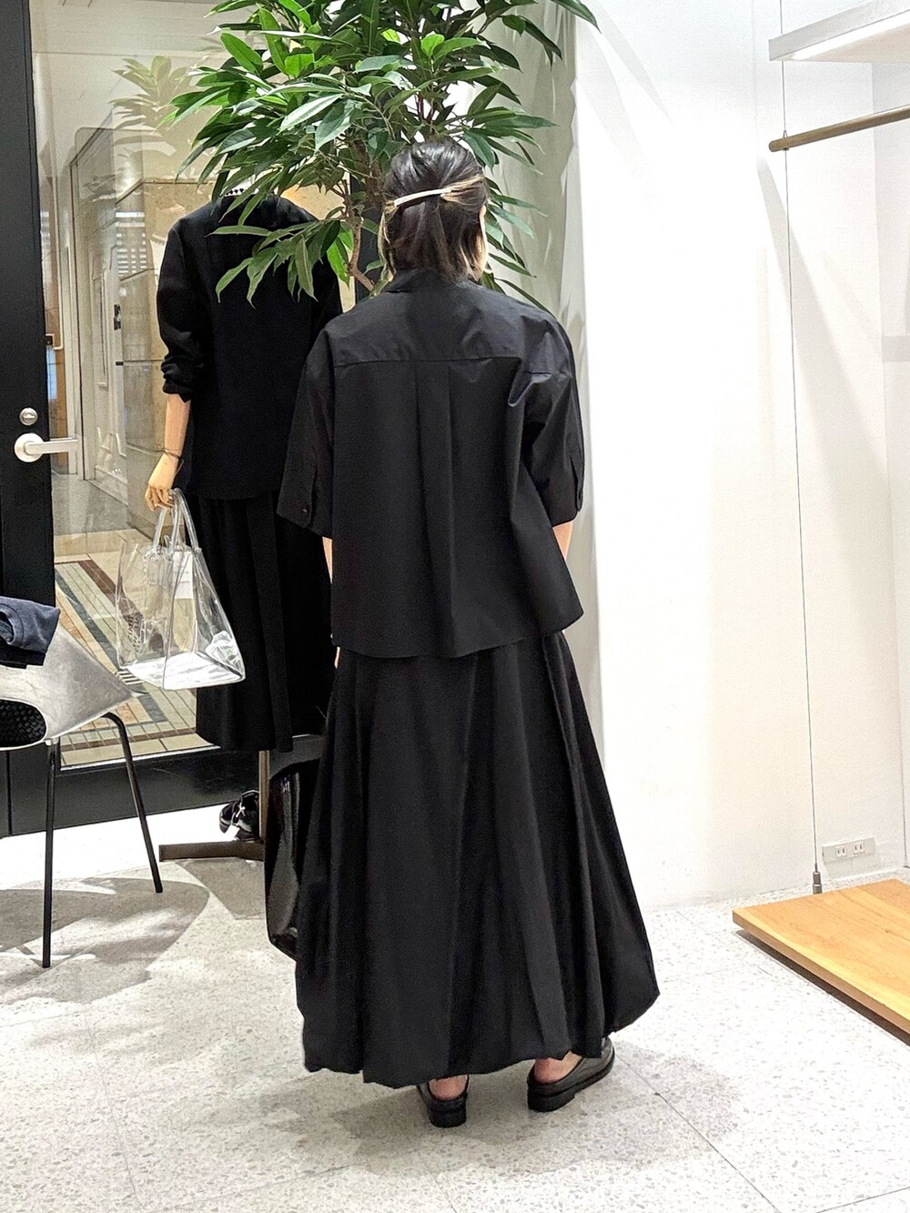 ODAKAさんの「【Hoaw.】ミニパールロングネックレス（Whim Gazette）」を使ったコーディネートの4枚目の写真