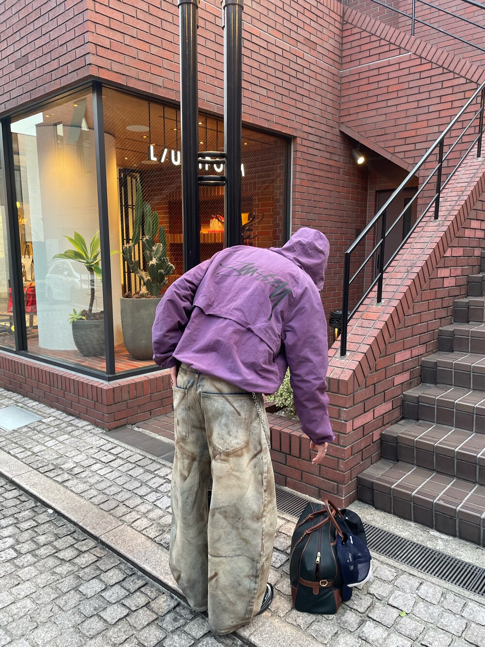 STUSSYのナイロンジャケット（パープル系）を使った人気ファッション