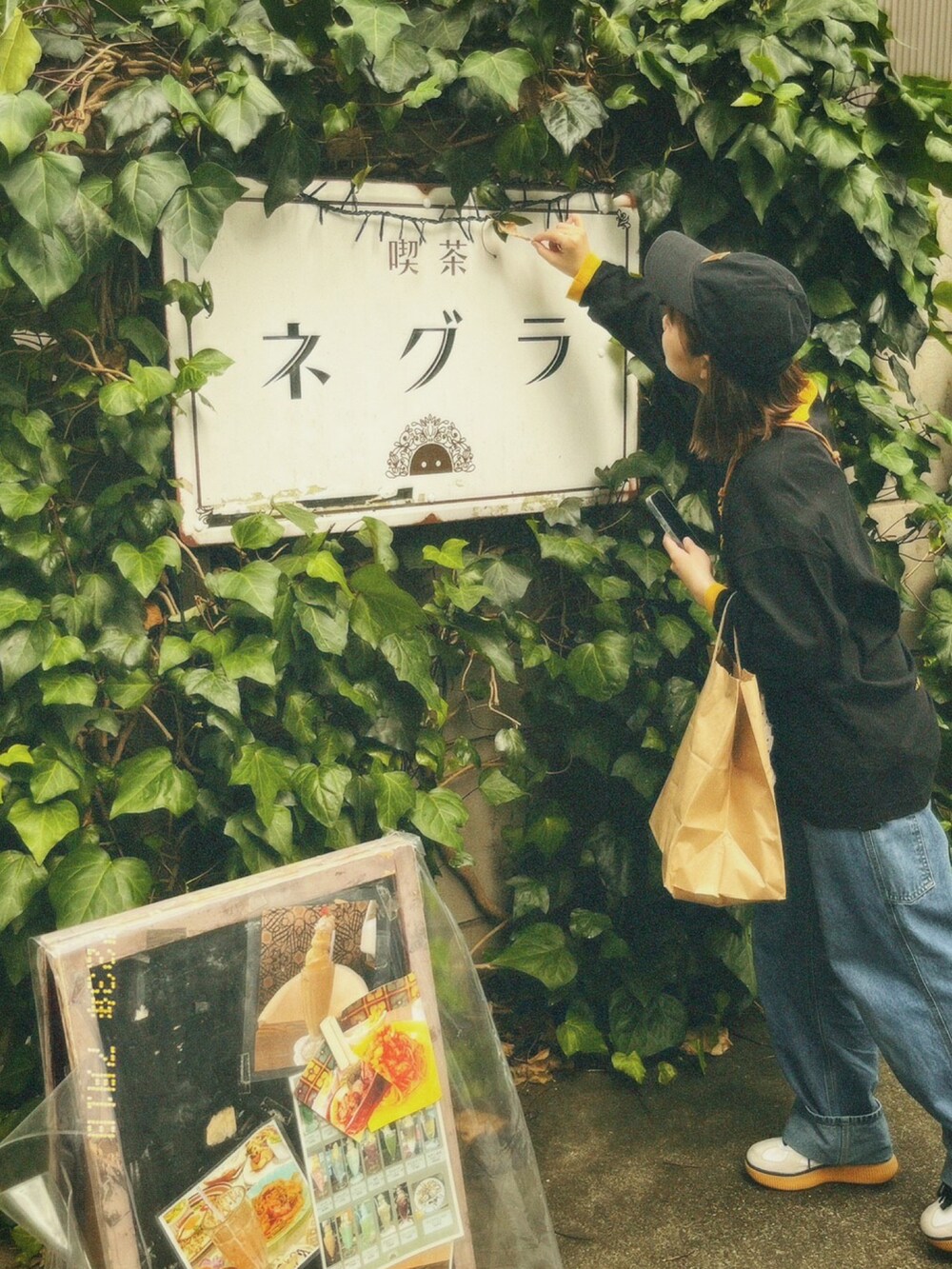 「ボクハタノシイ、ニコアンド、カーハート、オニツカタイガー、下北沢、メンズライク」｜「Carharttのアイテム（デニムパンツ、その他）」を使った、ひろ🍥さん（レディース・158cm）の夏コーディネートの2枚目の写真