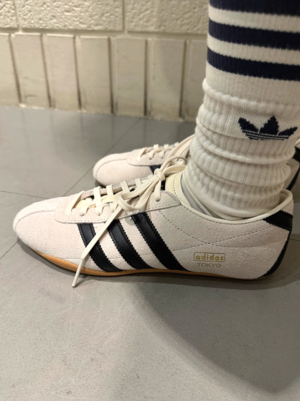 「アディダスオリジナルス、adidas originals、アディダス、adidas」｜「adidasのadidas Originals ラッフル スリーストライプス 半袖Tシャツ/ アディダスオリジナルス adidas Originals（Tシャツ/カットソー、ブルー系）」を使った、itsukiさん（レディース・156cm）の夏コーディネートの4枚目の写真