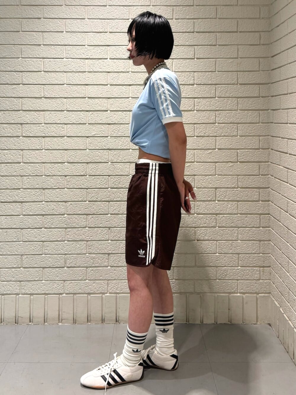「アディダスオリジナルス、adidas originals、アディダス、adidas」｜「adidasのadidas Originals ラッフル スリーストライプス 半袖Tシャツ/ アディダスオリジナルス adidas Originals（Tシャツ/カットソー、ブルー系）」を使った、itsukiさん（レディース・156cm）の夏コーディネートの2枚目の写真