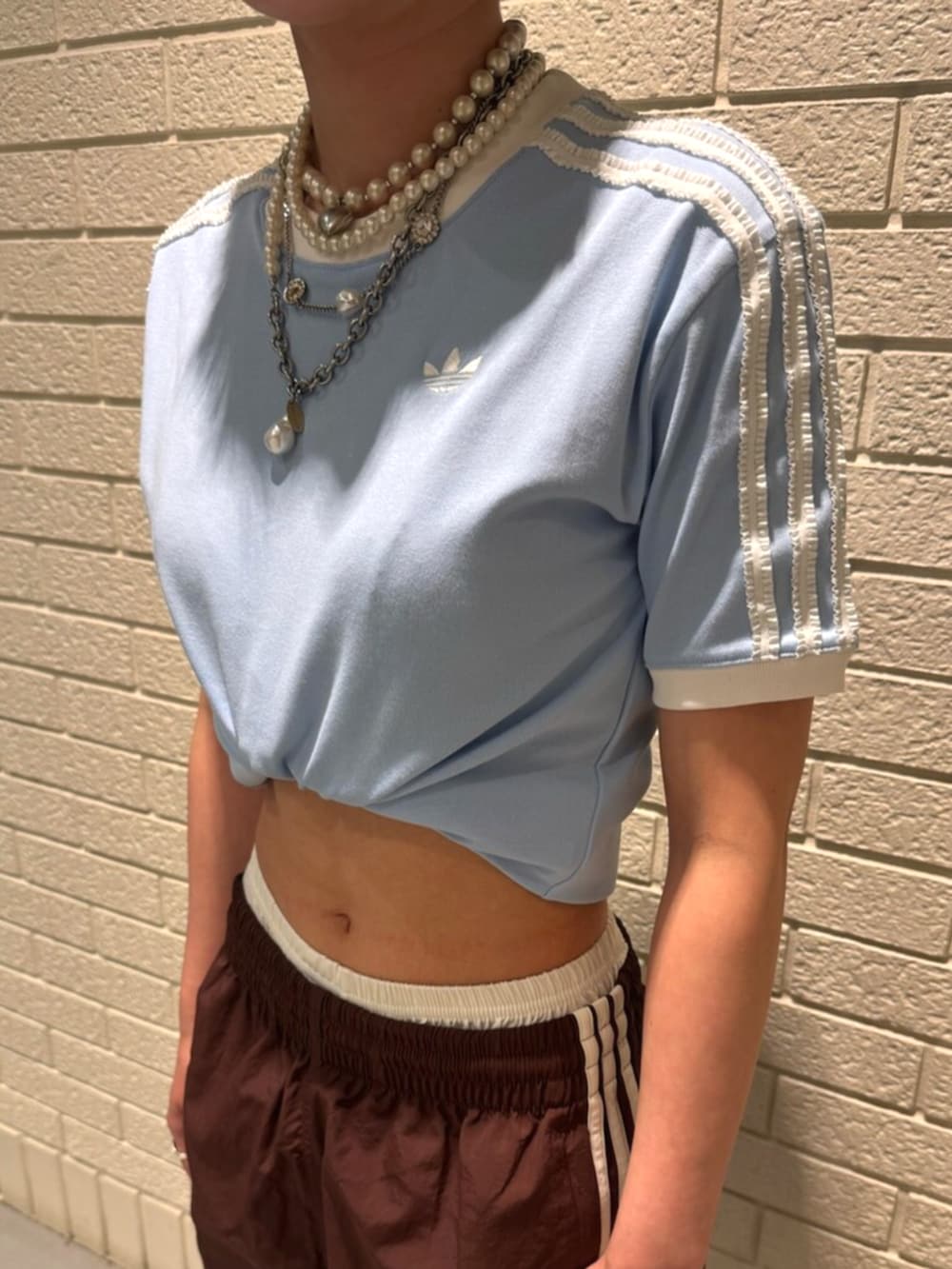「アディダスオリジナルス、adidas originals、アディダス、adidas」｜「adidasのadidas Originals ラッフル スリーストライプス 半袖Tシャツ/ アディダスオリジナルス adidas Originals（Tシャツ/カットソー、ブルー系）」を使った、itsukiさん（レディース・156cm）の夏コーディネートの3枚目の写真