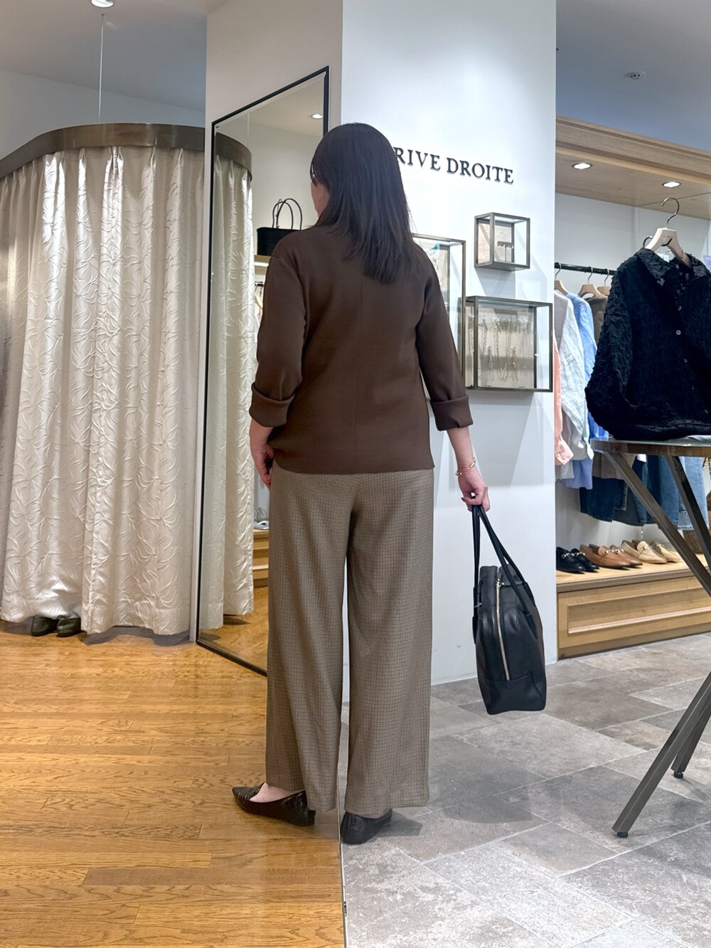 「お出かけコーデ、きれいめカジュアル、シンプルコーデ、秋のコーデ、シンプル、秋服準備はじめました、初秋コーデ、キレイめ、パンツスタイル、チェックパンツ、チェック柄、ジャケットコーデ、ジャケット、接触冷感、接触冷感ジャケット」｜「RIVE DROITEの【季節の変わり目に/接触冷感】ニットジャケット（テーラードジャケット、ブラウン系）」を使った、rd_c.e.koさん（骨格ウェーブ・レディース・170cm）の夏コーディネートの3枚目の写真