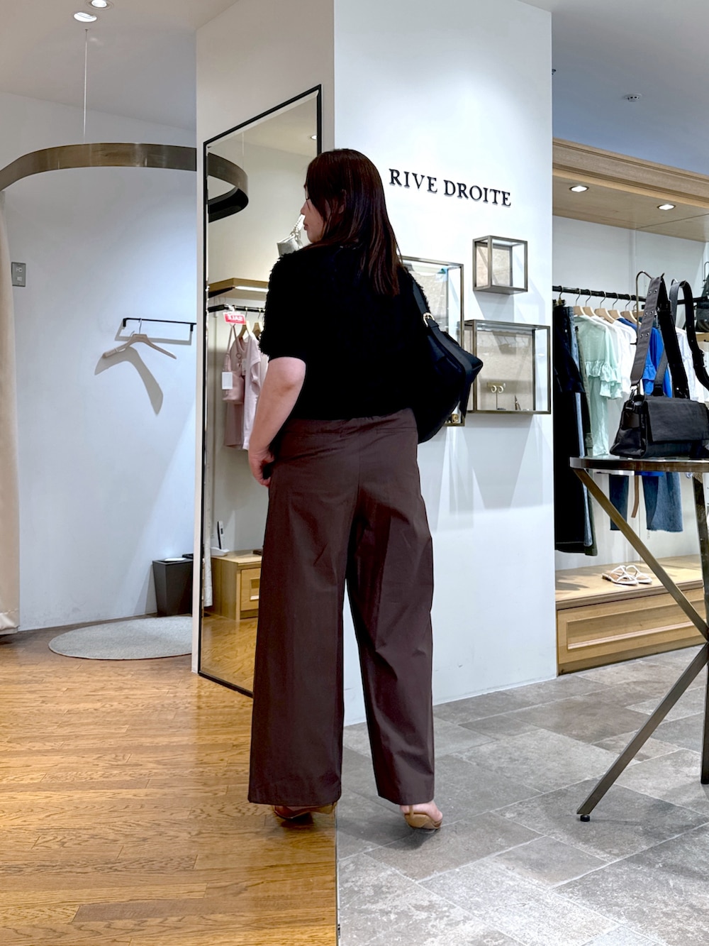 「フェザー、パンツスタイル、ベルト付き、秋コーデ、晩夏コーデ、大人カジュアルコーデ、シンプルカジュアル、キレイめ、オトナカジュアル、高身長女子、リヴドロワ、ブラウン、イエベ秋、骨格ウェーブ」｜「RIVE DROITEの予約【こなれ感抜群】ベルテッドワイドパンツ（その他パンツ、ブラウン系）」を使った、rd_c.e.koさん（骨格ウェーブ・レディース・170cm）の夏コーディネートの3枚目の写真