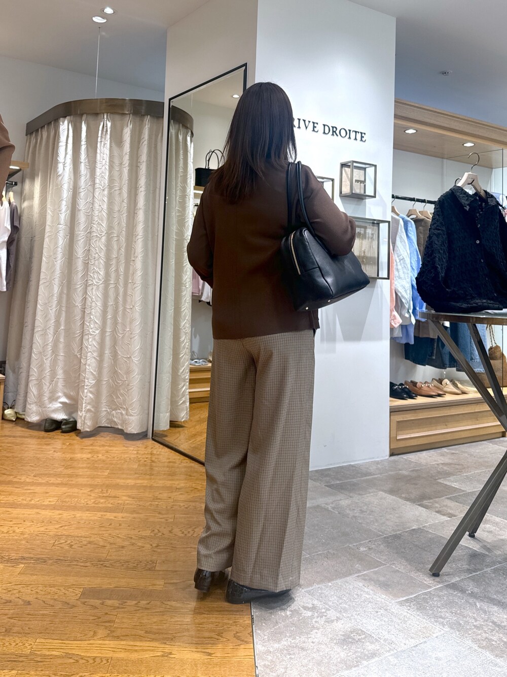 「お出かけコーデ、きれいめカジュアル、シンプルコーデ、秋のコーデ、シンプル、秋服準備はじめました、初秋コーデ、キレイめ、パンツスタイル、チェックパンツ、チェック柄、ジャケットコーデ、ジャケット、接触冷感、接触冷感ジャケット」｜「RIVE DROITEの【季節の変わり目に/接触冷感】ニットジャケット（テーラードジャケット、ブラウン系）」を使った、rd_c.e.koさん（骨格ウェーブ・レディース・170cm）の夏コーディネートの2枚目の写真