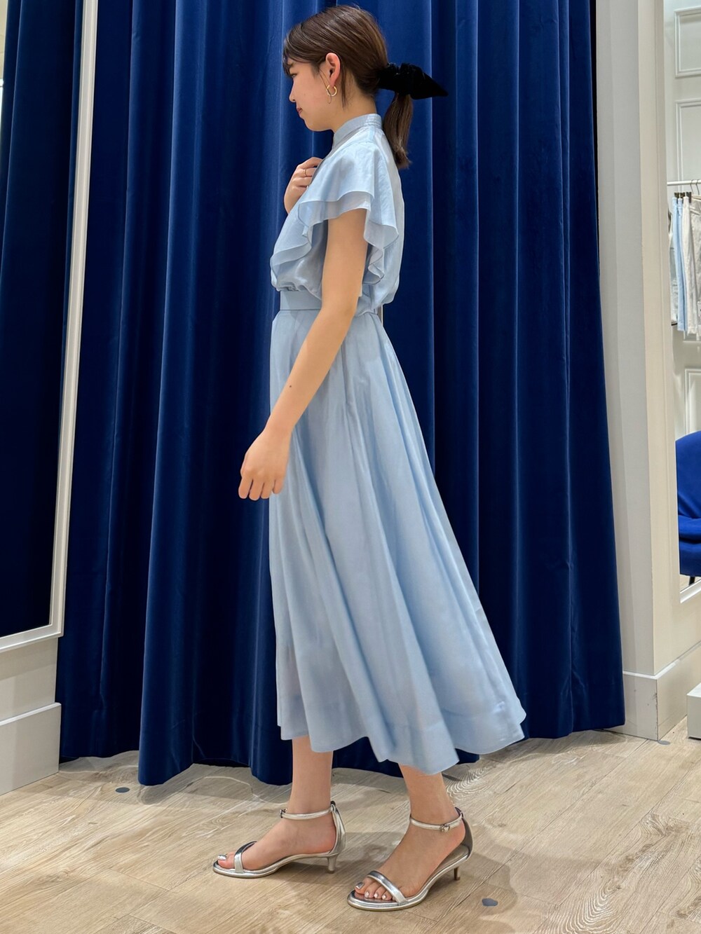 「ノーリーズ、NOLLEY'S、シアートップス、シア―ブラウス、おでかけコーデ、セットアップ、セットアップスタイル、初夏コーデ、ラクチンコーデ、今日のコーデ、大人ガーリー、ワンピース、キレイめ」｜「CHRISTIAN VILLAの【CHRISTIAN VILLA/クリスチャンヴィラ】スクエアワイドショルダー（ショルダーバッグ、ホワイト系）」を使った、takahashiさん（レディース・161cm）の春コーディネートの4枚目の写真