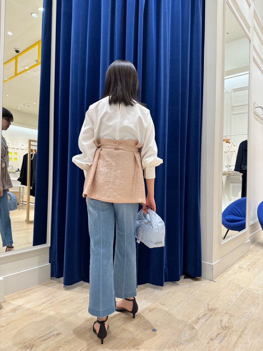 「NOLLEY'S、ノーリーズ、デニムパンツ、デニムコーデ、春コーデ、春のおしゃ見えテクニック、おでかけコーデ、デートコーデ、春ファッション、春服、シンプルスタイル、オトナ女子、ラクチンコーデ、オトナカワイイ、セットアップ」｜「NOLLEY’Sのビスチェ風コンビブラウス（シャツ/ブラウス、ピンク系）」を使った、takahashiさん（レディース・161cm）の春コーディネートの6枚目の写真
