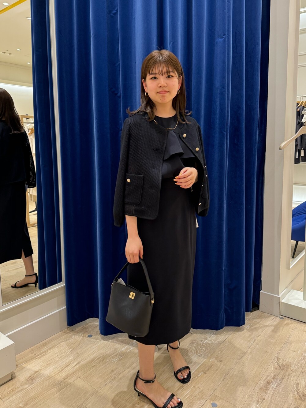 「NOLLEY’Sの《セットアップ対応》ウォッシャブル麻調ラッフルブラウス（シャツ/ブラウス、ブルー系）」を使った、takahashiさん（レディース・161cm）の春コーディネートの7枚目の写真