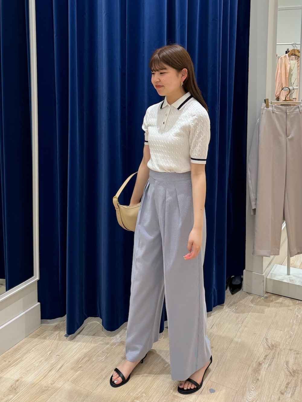 「ノーリーズ、NOLLEY'S、レイヤードスタイル、夏コーデ、大人コーデ、大人かわいい、お出かけコーデ、シンプルコーデ、夏、トレンド、きれいめコーディネート、柄パンツ」｜「NOLLEY’Sの《手洗い可能》ポロ衿 配色半袖ケーブルプルオーバーニット（ニット/セーター、ホワイト系）」を使った、takahashiさん（レディース・161cm）の夏コーディネートの3枚目の写真