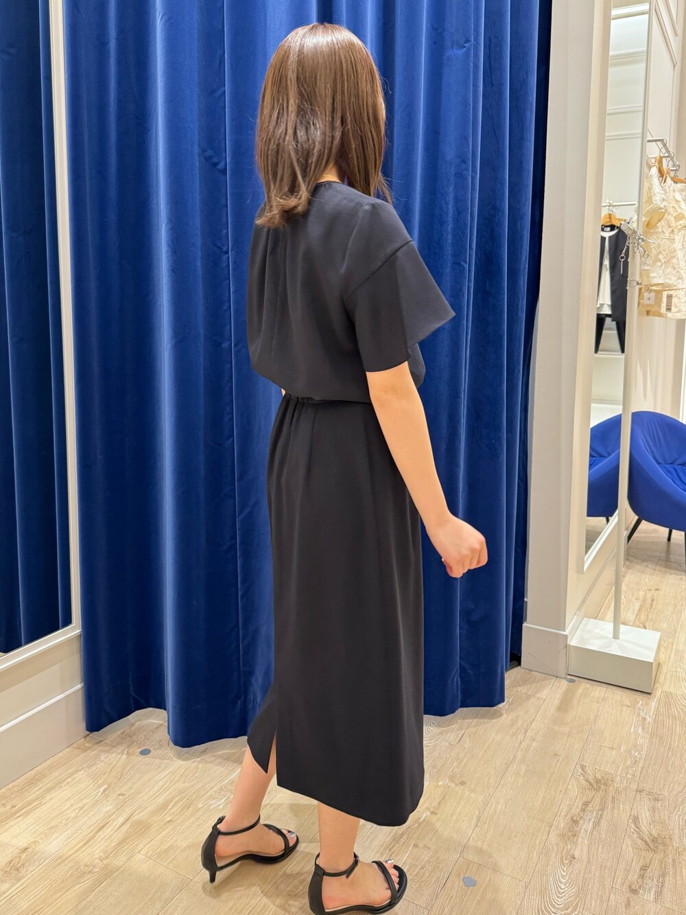 「NOLLEY’Sの《セットアップ対応》ウォッシャブル麻調タイトミディスカート（スカート、ブルー系）」を使った、takahashiさん（レディース・161cm）の春コーディネートの7枚目の写真