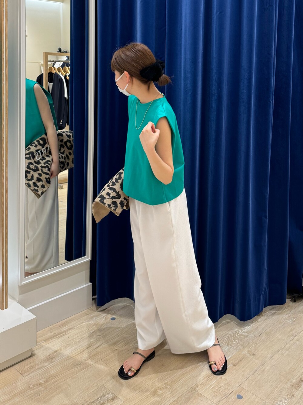「ノーリーズ、NOLLEY'S、カラーコーデ、ワイドパンツ、パンツスタイル」|「NOLLEY’SのライスボールY字2WAYネックレス(ネックレス、ゴールド系)」を使った、takahashiさん(レディース・161cm)の夏コーディネートの6枚目の写真