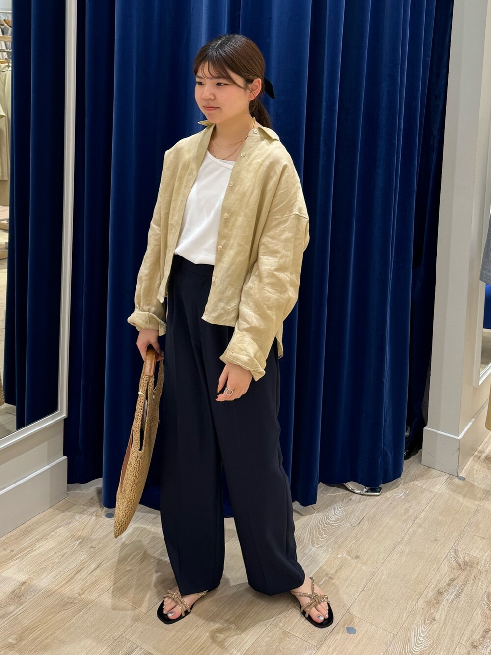 「NOLLEY’SのMY STANDARD リネン2WAY shortシャツ（シャツ/ブラウス、ベージュ系）」を使った、takahashiさん（レディース・161cm）の春コーディネートの3枚目の写真
