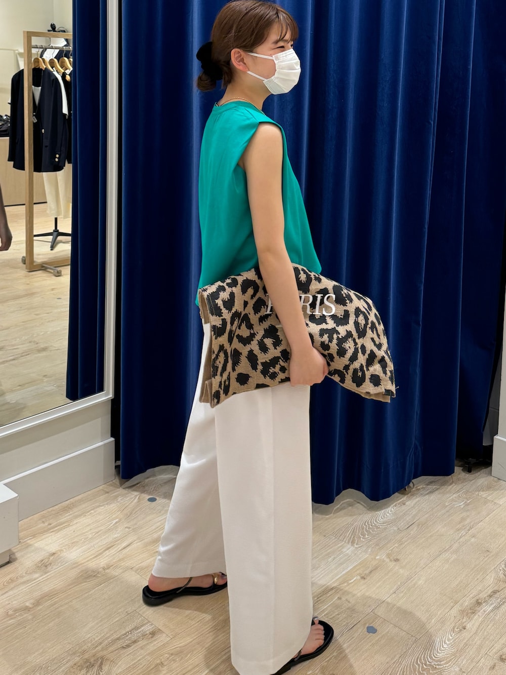 「ノーリーズ、NOLLEY'S、カラーコーデ、ワイドパンツ、パンツスタイル」|「NOLLEY’SのライスボールY字2WAYネックレス(ネックレス、ゴールド系)」を使った、takahashiさん(レディース・161cm)の夏コーディネートの4枚目の写真
