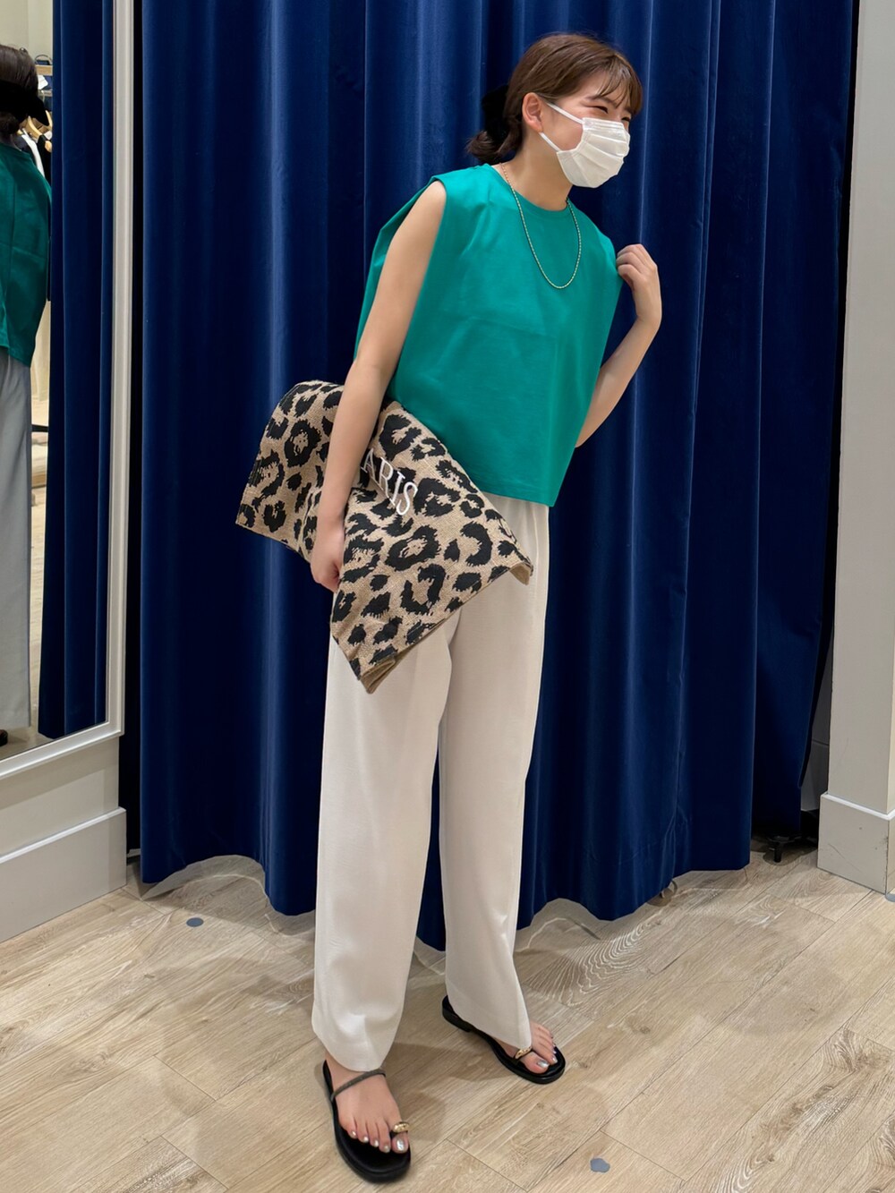 「ノーリーズ、NOLLEY'S、カラーコーデ、ワイドパンツ、パンツスタイル」|「NOLLEY’SのライスボールY字2WAYネックレス(ネックレス、ゴールド系)」を使った、takahashiさん(レディース・161cm)の夏コーディネートの5枚目の写真