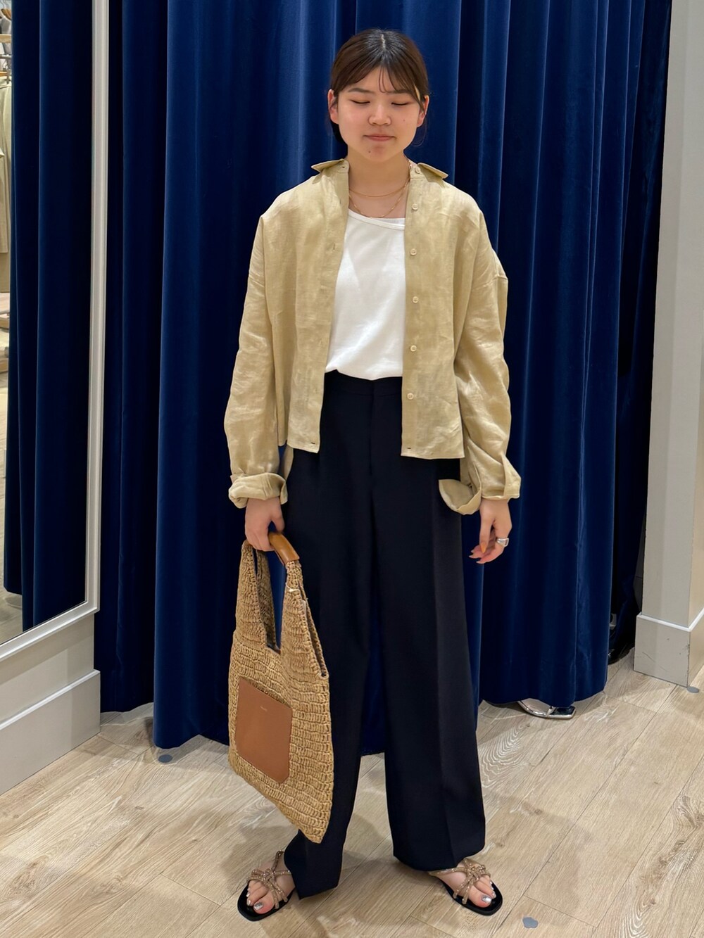 「NOLLEY’SのMY STANDARD リネン2WAY shortシャツ（シャツ/ブラウス、ベージュ系）」を使った、takahashiさん（レディース・161cm）の春コーディネートの2枚目の写真