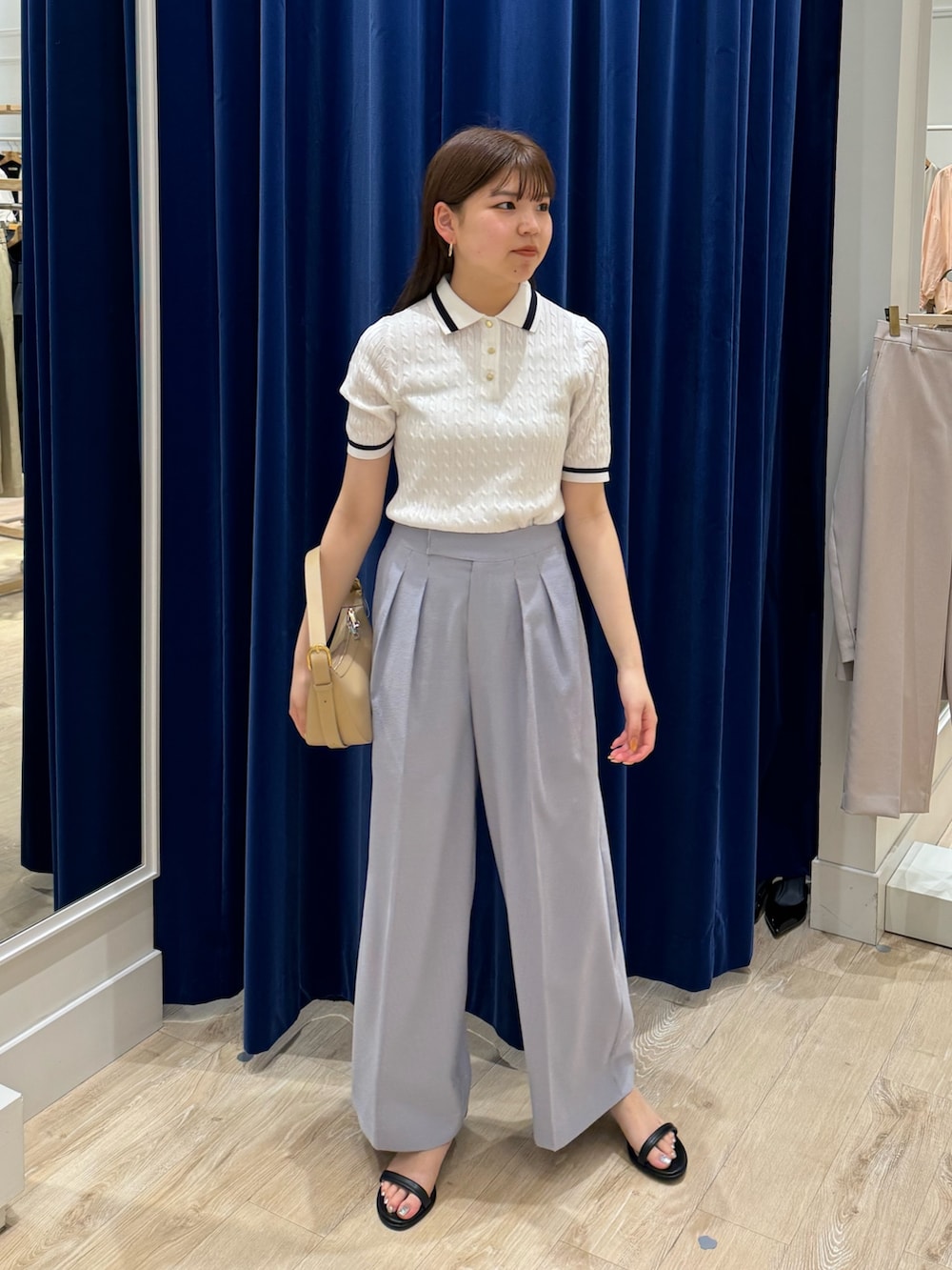 「ノーリーズ、NOLLEY'S、レイヤードスタイル、夏コーデ、大人コーデ、大人かわいい、お出かけコーデ、シンプルコーデ、夏、トレンド、きれいめコーディネート、柄パンツ」｜「NOLLEY’Sの《手洗い可能》ポロ衿 配色半袖ケーブルプルオーバーニット（ニット/セーター、ホワイト系）」を使った、takahashiさん（レディース・161cm）の夏コーディネートの2枚目の写真