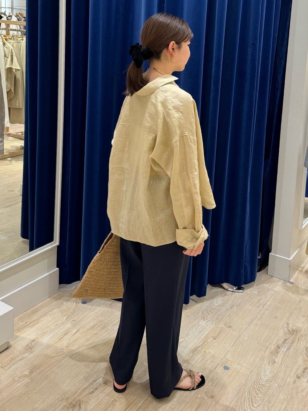 「NOLLEY’SのMY STANDARD リネン2WAY shortシャツ（シャツ/ブラウス、ベージュ系）」を使った、takahashiさん（レディース・161cm）の春コーディネートの6枚目の写真