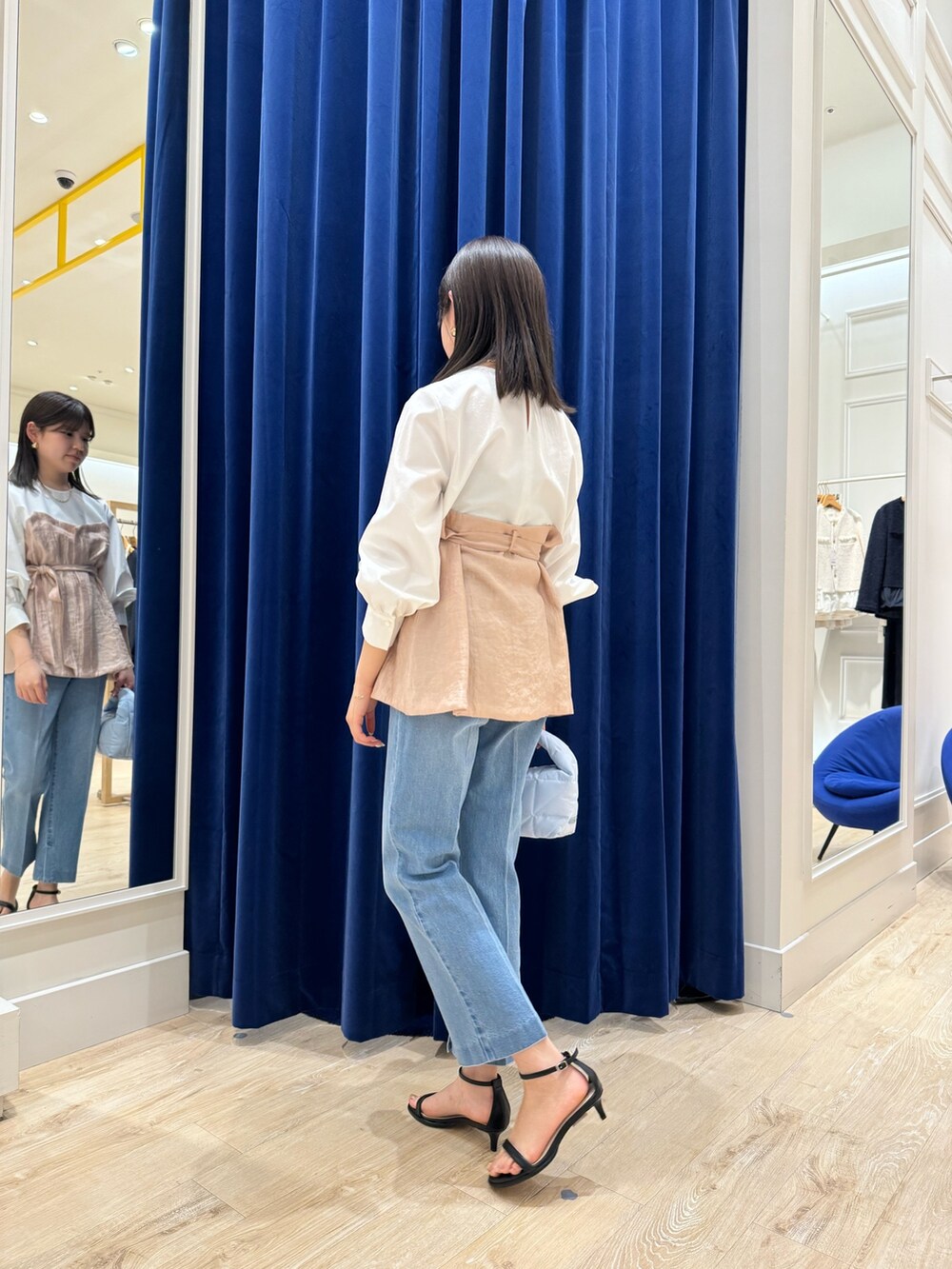 「NOLLEY'S、ノーリーズ、デニムパンツ、デニムコーデ、春コーデ、春のおしゃ見えテクニック、おでかけコーデ、デートコーデ、春ファッション、春服、シンプルスタイル、オトナ女子、ラクチンコーデ、オトナカワイイ、セットアップ」｜「NOLLEY’Sのビスチェ風コンビブラウス（シャツ/ブラウス、ピンク系）」を使った、takahashiさん（レディース・161cm）の春コーディネートの5枚目の写真